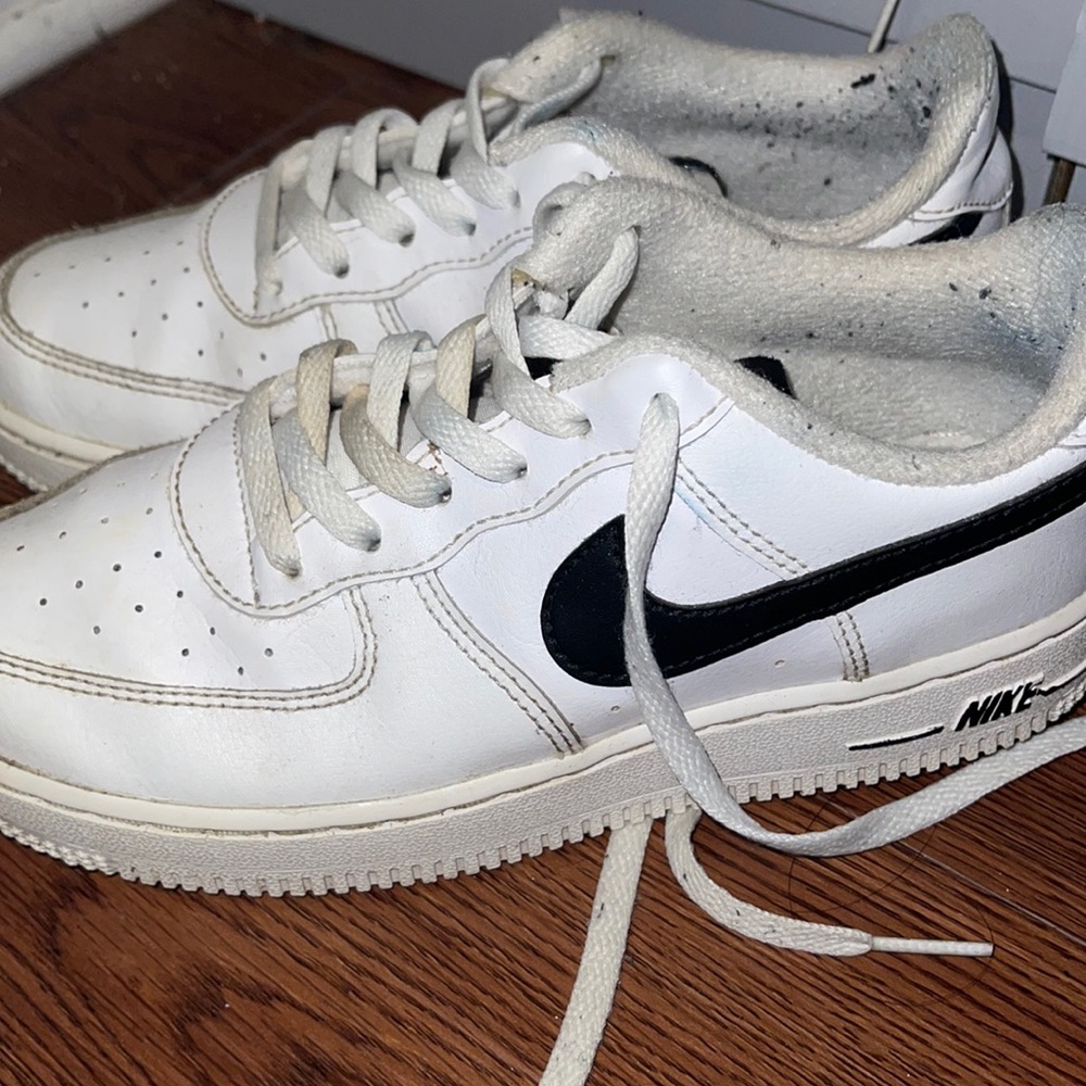 White & Black Force 1